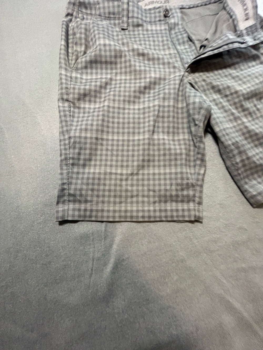 Under Armour Men’s Gray Plaid Golf Shorts - Picture 5 of 9